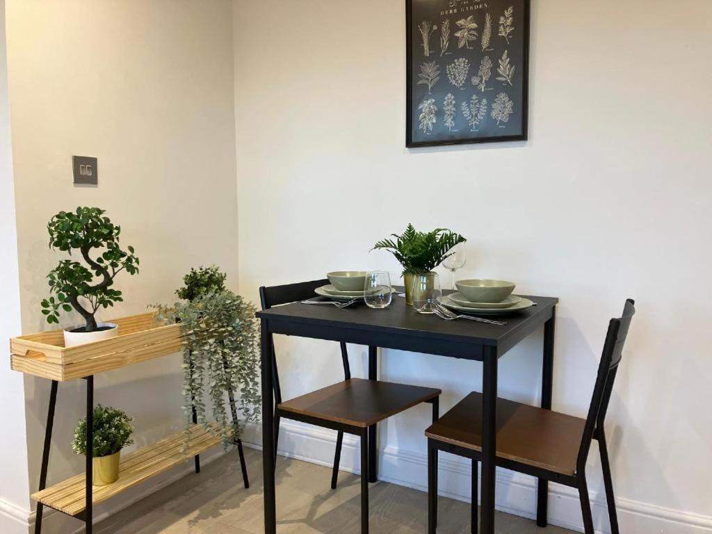 Awesome Refurbished 1 Bed Flat Few Steps To High St ! - 2 East House Apartment Epsom Exterior photo