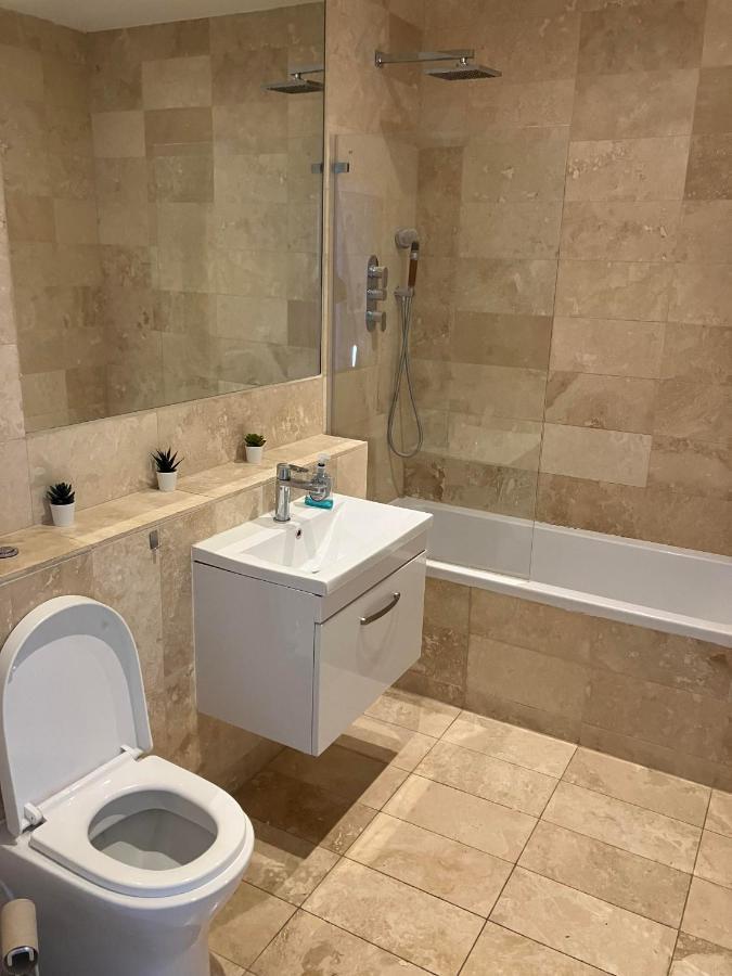 Awesome Refurbished 1 Bed Flat Few Steps To High St ! - 2 East House Apartment Epsom Exterior photo